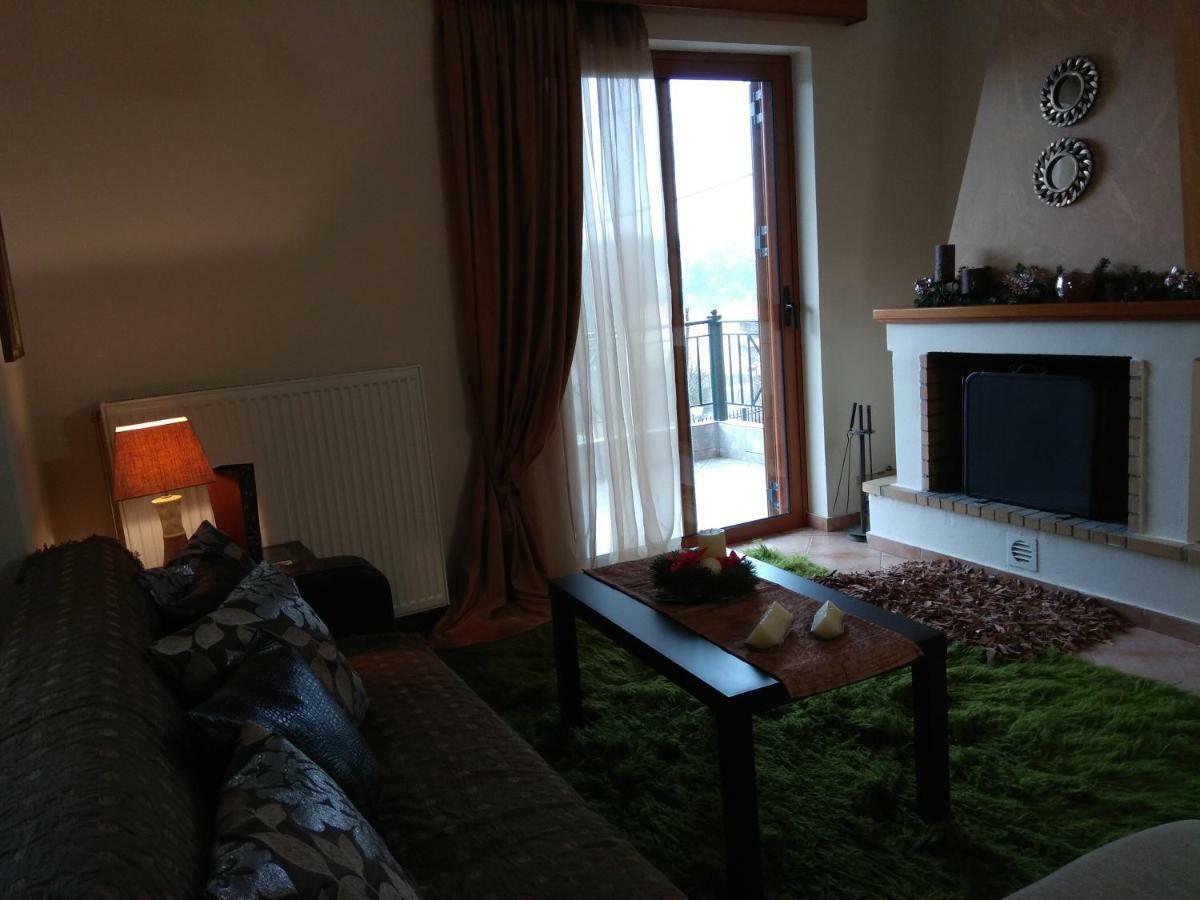 Mainades House Appartement Vitina Buitenkant foto
